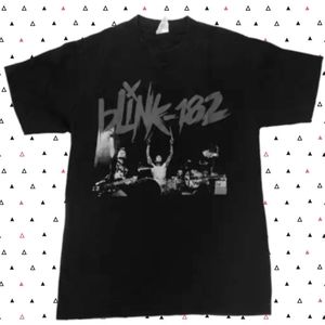 blink-182 tour shirt 2011